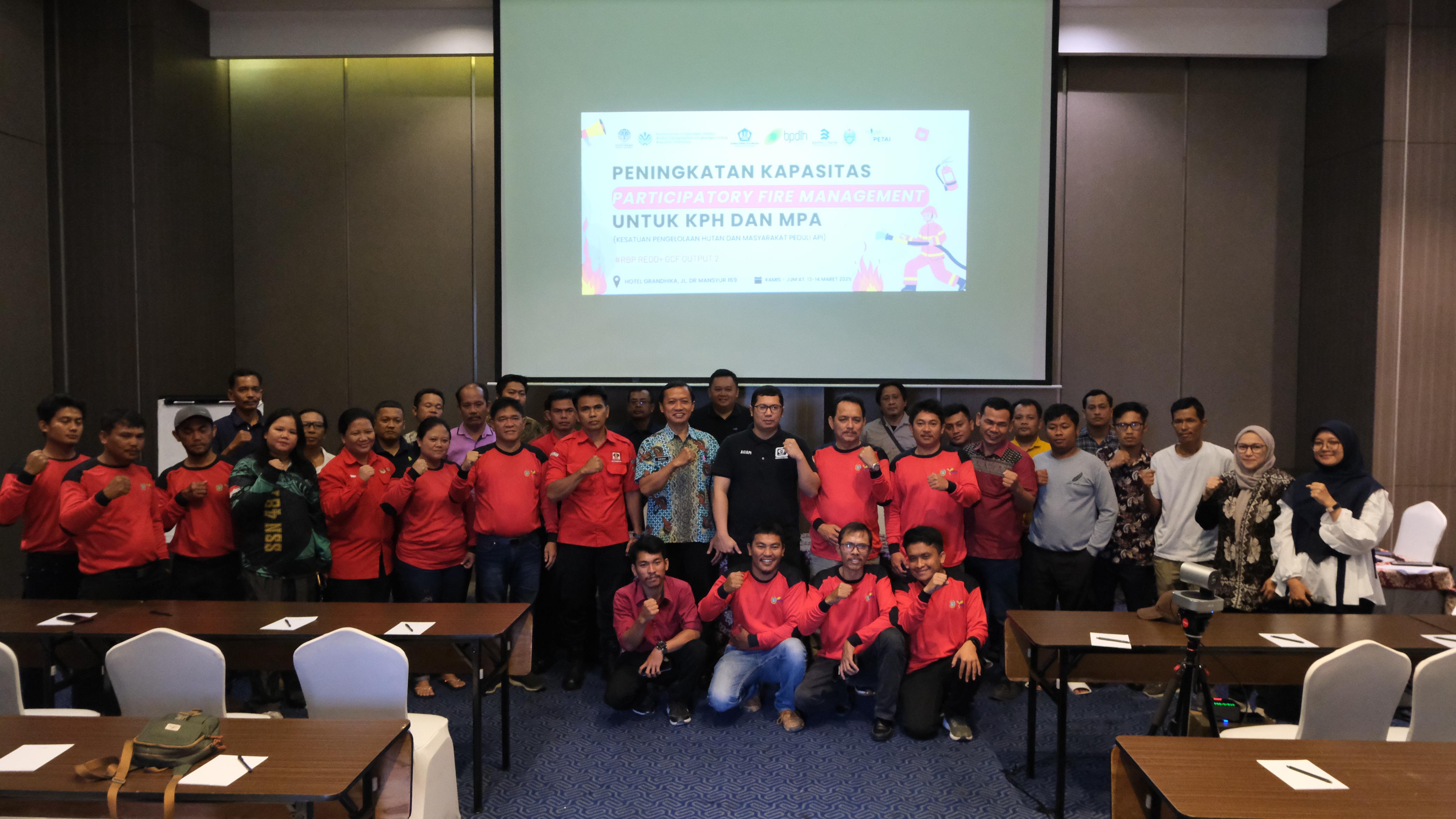 Pelatihan Peningkatan Kapasitas Pengendalian Karhutla bagi staf Kesatuan Pengelolaan Hutan (KPH) dan Masyarakat Peduli Api (MPA).