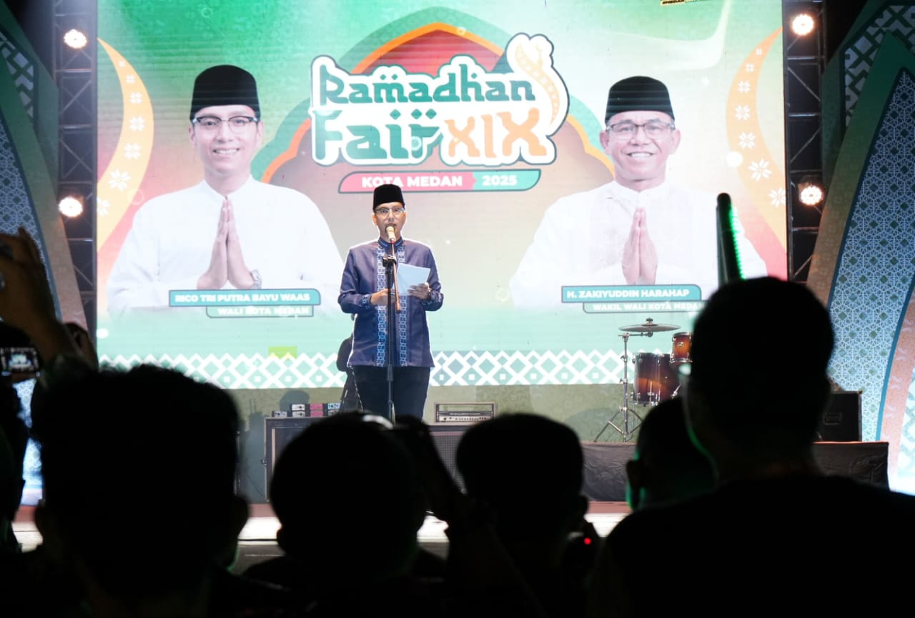 NUZULUL QURAAN: Wali Kota Medan, Rico Tri Putra Bayu Waas  saat menghadiri malam Nuzulul quran yang diadakan di Ramadan Fair XIX Kota Medan, Minggu (16/3/2025). ISTIMEWA/SUMUT POS