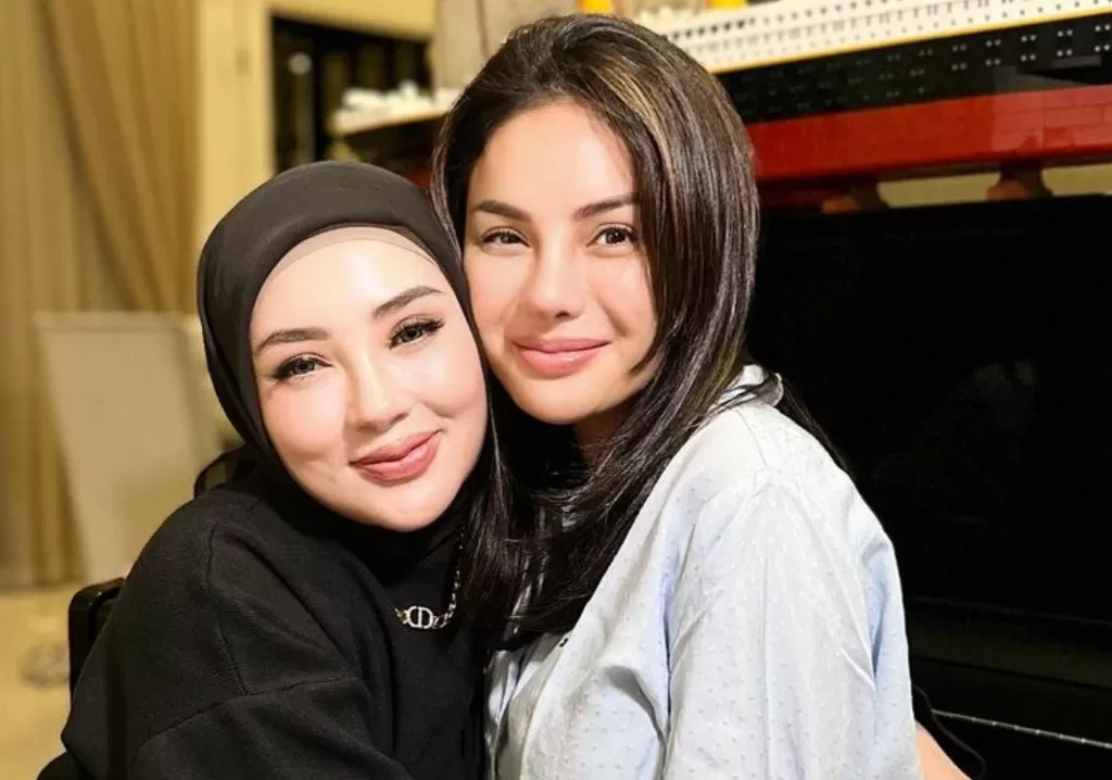 Shella Saukia dan Nikita Mirzani saat masih bersahabat. (Dok: instagram)