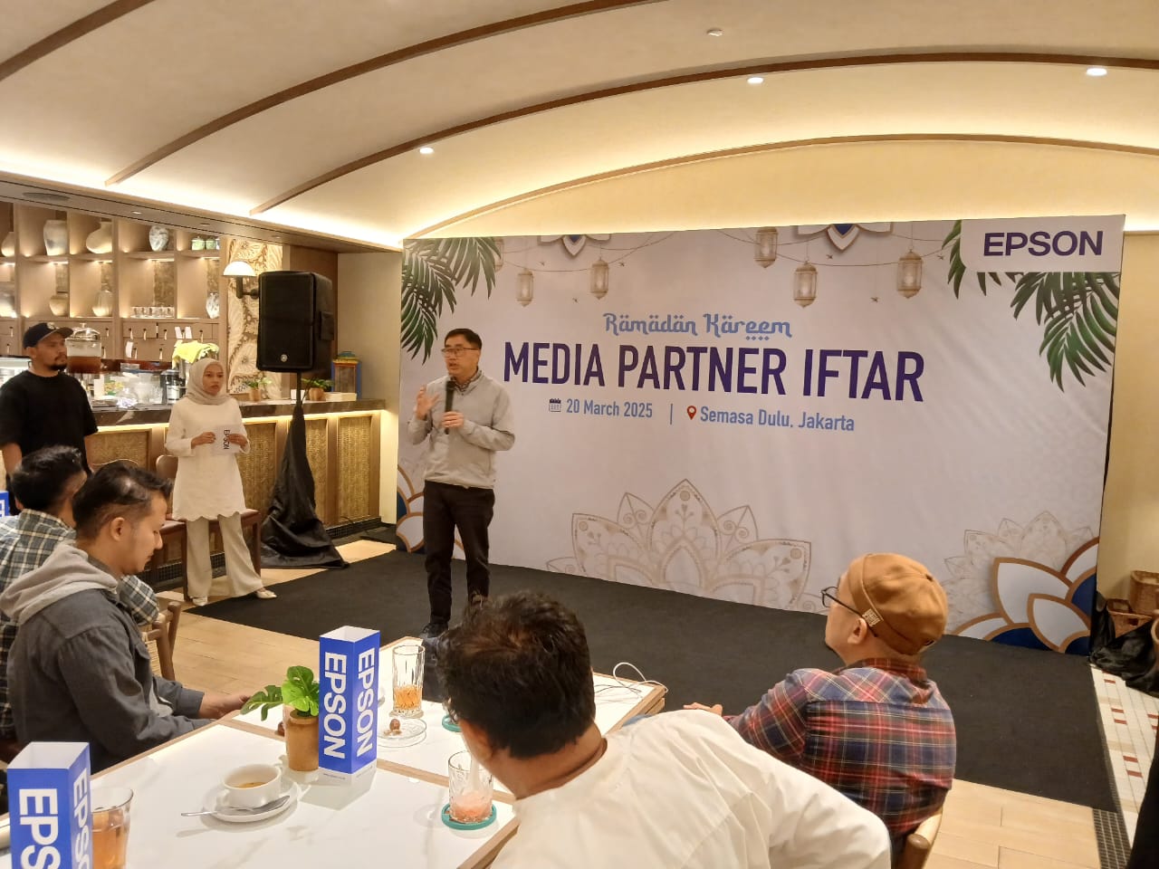 BUKA PUASA: Ng Ngee Khiang Managing Director Epson Indonesia pada acara buka puasa bersama di Semasa Dulu Urban Forest, Cipete, Jakarta, Kamis (20/3/2025). ARI/SUMUT POS
