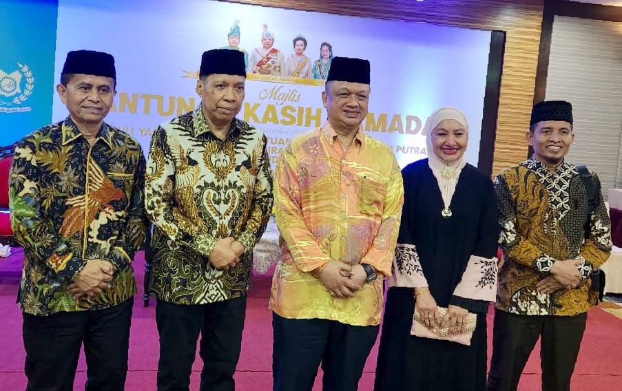MALAYSIA: Prof Dr Agussani MAP (2 kiri) saat berkunjung ke Universitas Malaysia Perlis, Kamis (20/3). ISTIMEWA/SUMUT POS