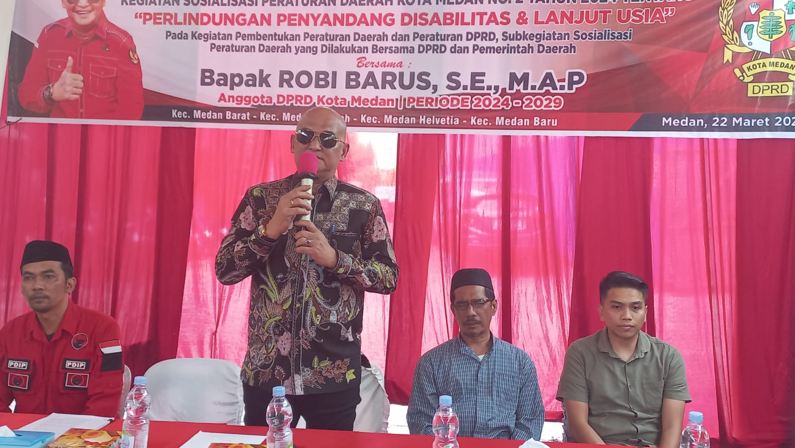 Ketua Fraksi PDIP DPRD Kota Medan, Robi Barus SE M.AP, ketika menggelar Sosialisasi Perda) Kota Medan Nomor 2 Tahun 2024 tentang lansia. ISTIMEWA/SUMUT POS