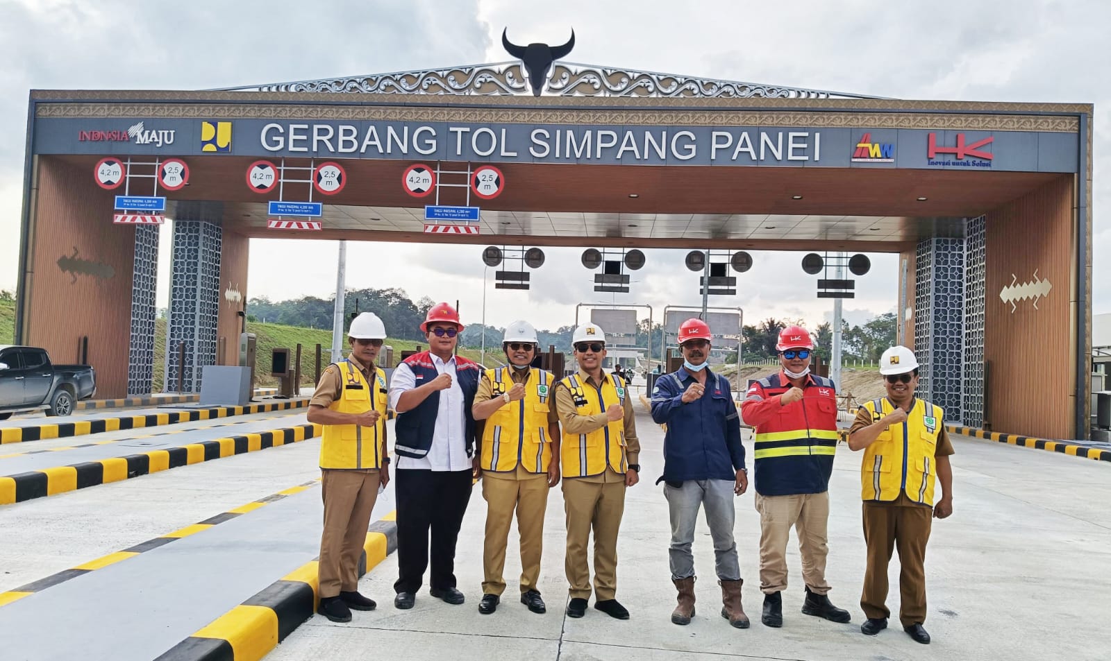 TOL: Bupati melihat kondisi pembangunan  jalan tol. ISTIMEWA/SUMUT POS
