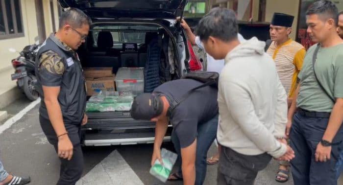 AMANKAN:  Polrestabes Medan mengamankan 12 kg sabu yang digagalkan peredarannya. (Ist)