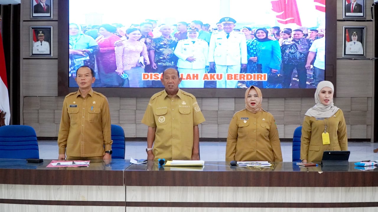 HADIRI: Bupati Langkat, Syah Afandin dan wakil bupati, Tiorita br Surbakti menghadiri pembukaan dialog kinerja. Diskominfo Langkat/Sumut Pos