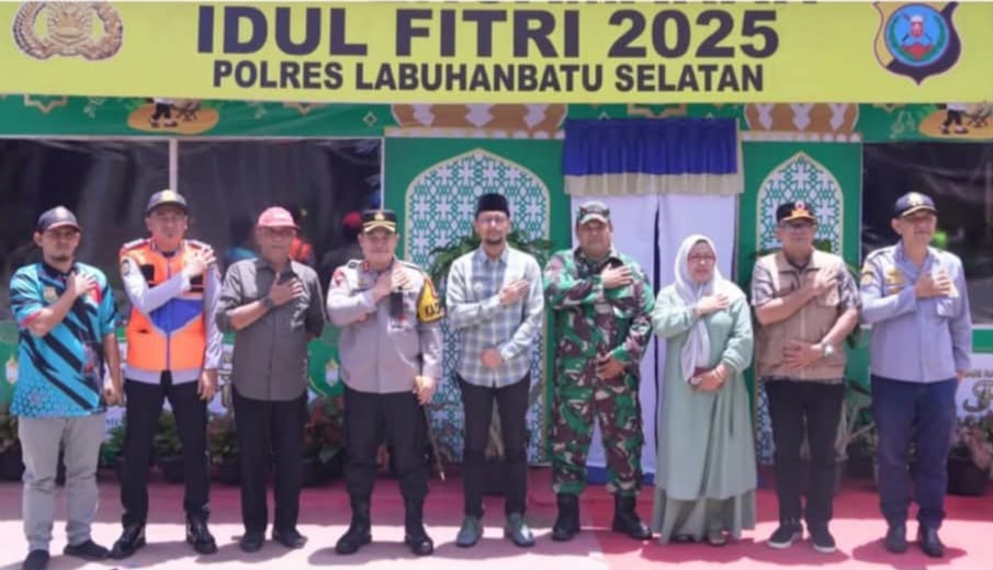 TINJAU: Kapolres Labusel, AKBP Aditya Sembiring, SIK bersama Bupati Labuhanbatu Selatan Fery Syahputra Simatupang SH, memantau Pospam I Kota Pinang. ISTIMEWA/SUMUT POS