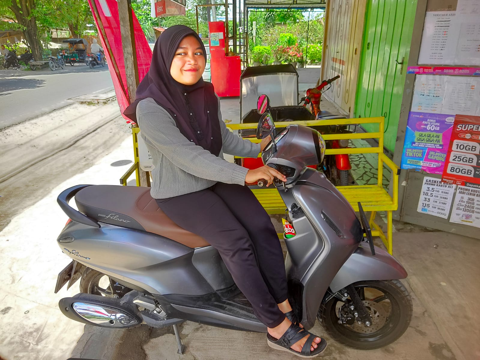 Yamaha Grand Filano Hybrid-Connected warna Dark Silver masih jadi inceran konsumen muda Medan. (Alfa Scorpii).