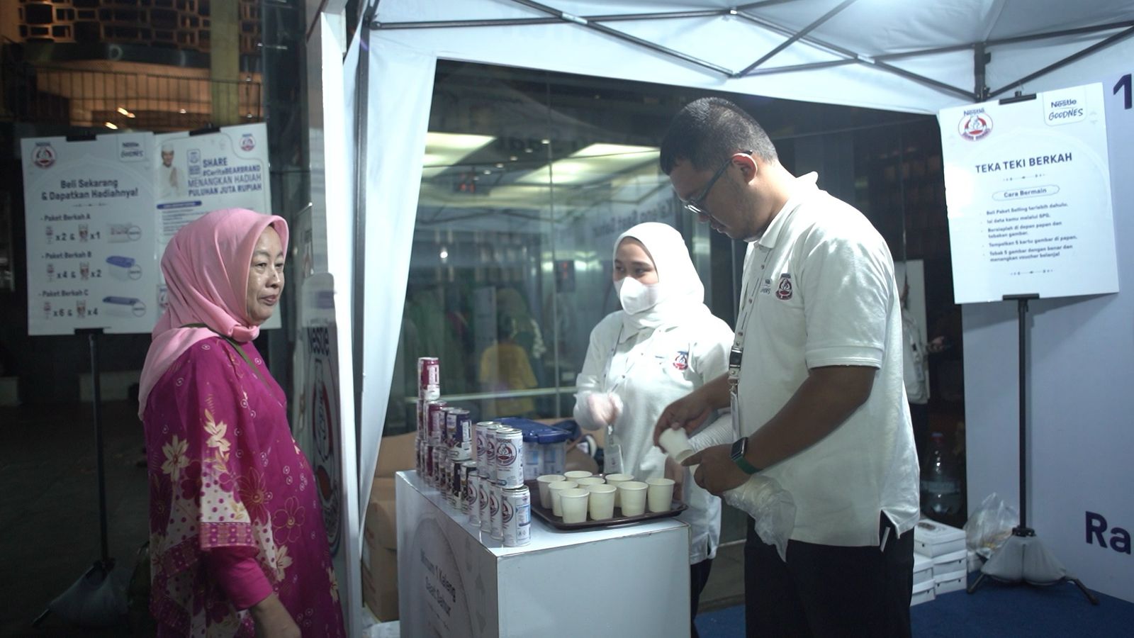 BEAR BRAND membagikan lebih dari 400.000 susu steril kepada 800 Lebih masjid di Indonesia.