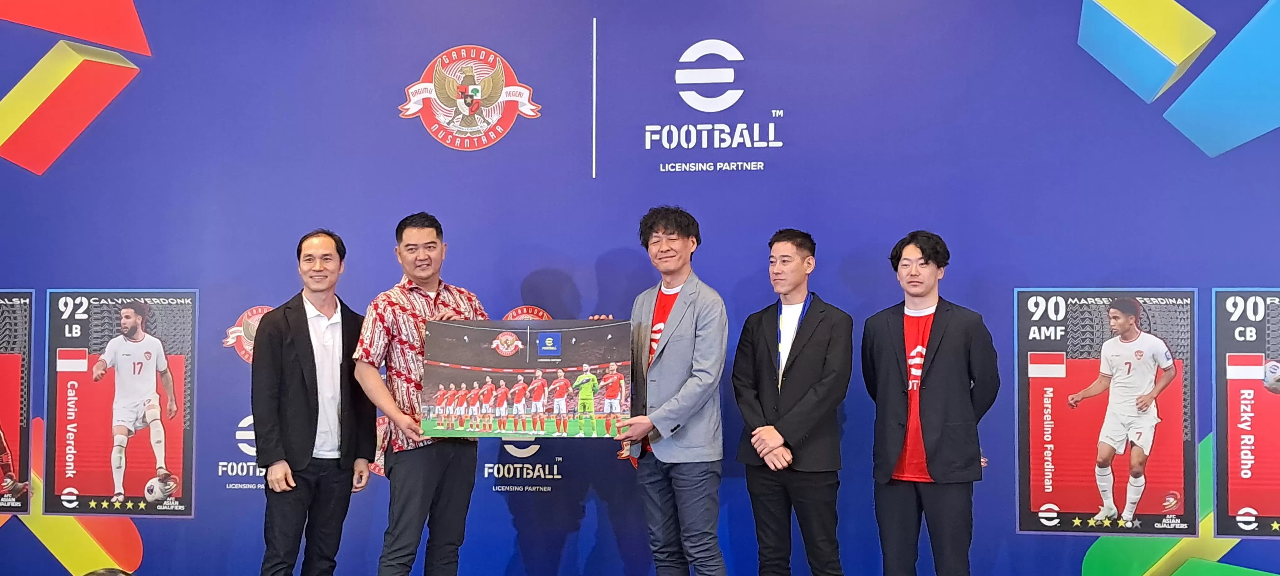 LISENSI: Timnas Indonesia kini telah berlisensi resmi dalam game eFootball sehingga jersey dan wajah para penggawa Garuda akan lebih autentik. (Dok: jawapos)