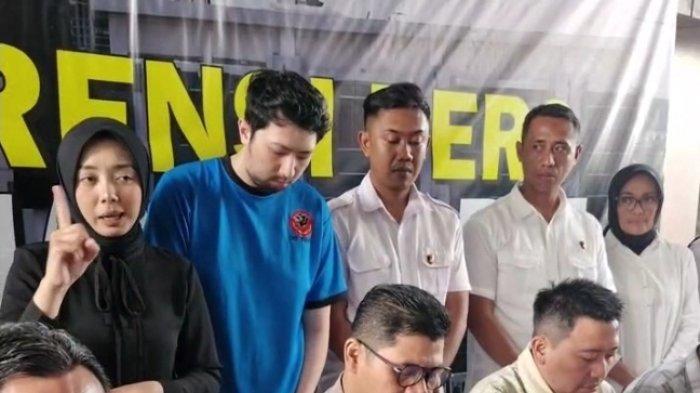 Priguna Anugerah Pratama (baju biru). (Dok: istimewa)