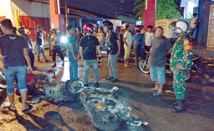 GEREBEK: Penggerebekan bandar narkoba jenis sabu-sabu di Lorong Proyek Lingkungan 3, Kelurahan Bagan Deli, Kecamatan Medan Belawan, berlangsung dramatis, Rabu (9/4/2025) malam. ISTIMEWA/SUMUT POS