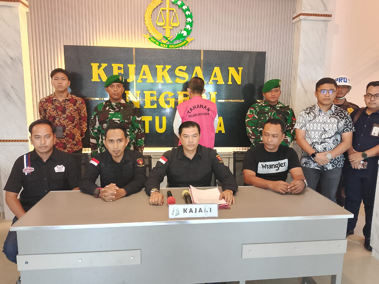 PENETAPAN: Kejari Batubara Dicky Octavia SH, MH  saat  komperensi pers, penetapan tersangka IS,  Liberti H Haloho/Sumut pos