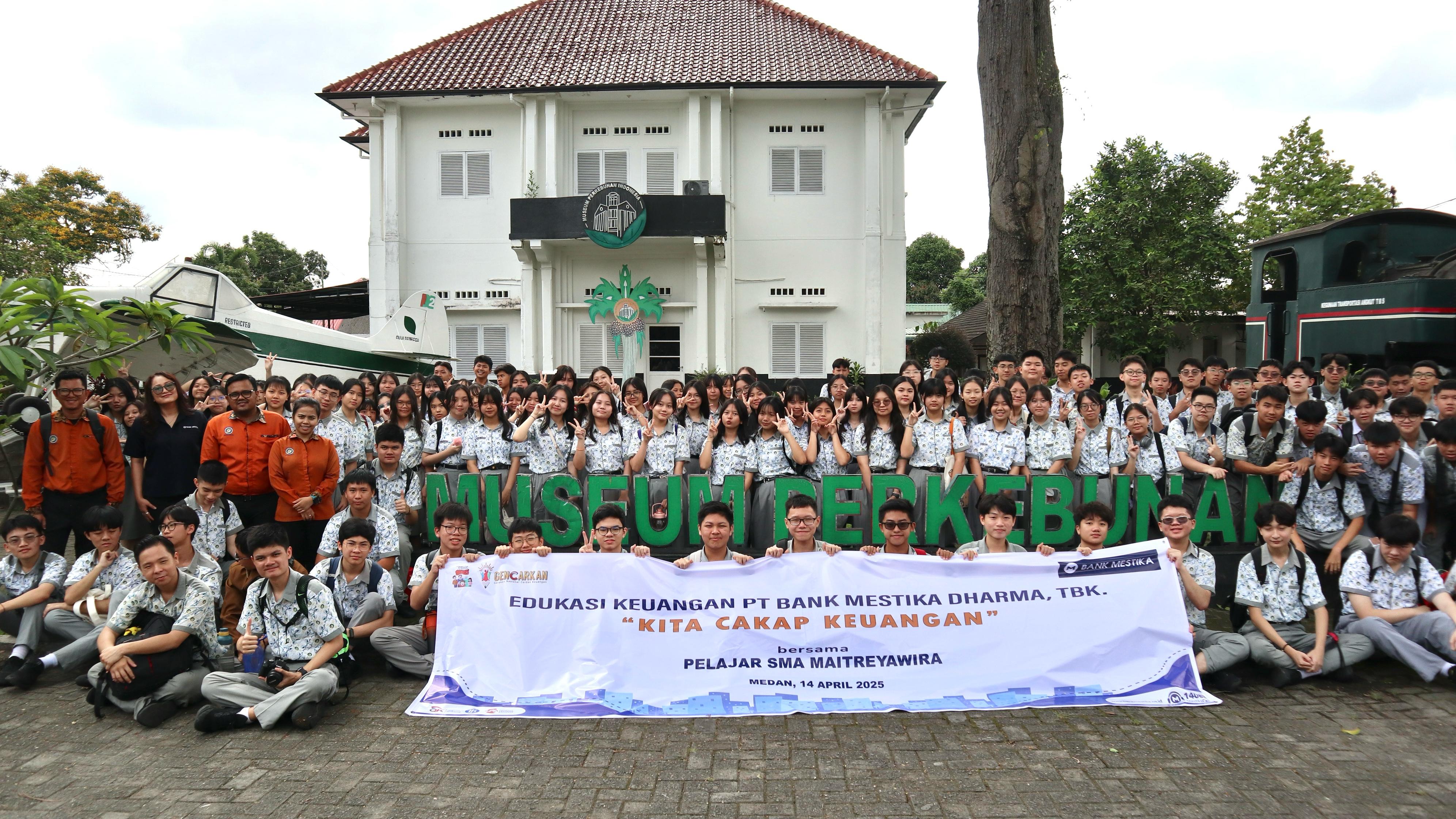 Bank Mestika bersama 133 pelajar SMA Maitreyawira di Museum Perkebunan Indonesia.