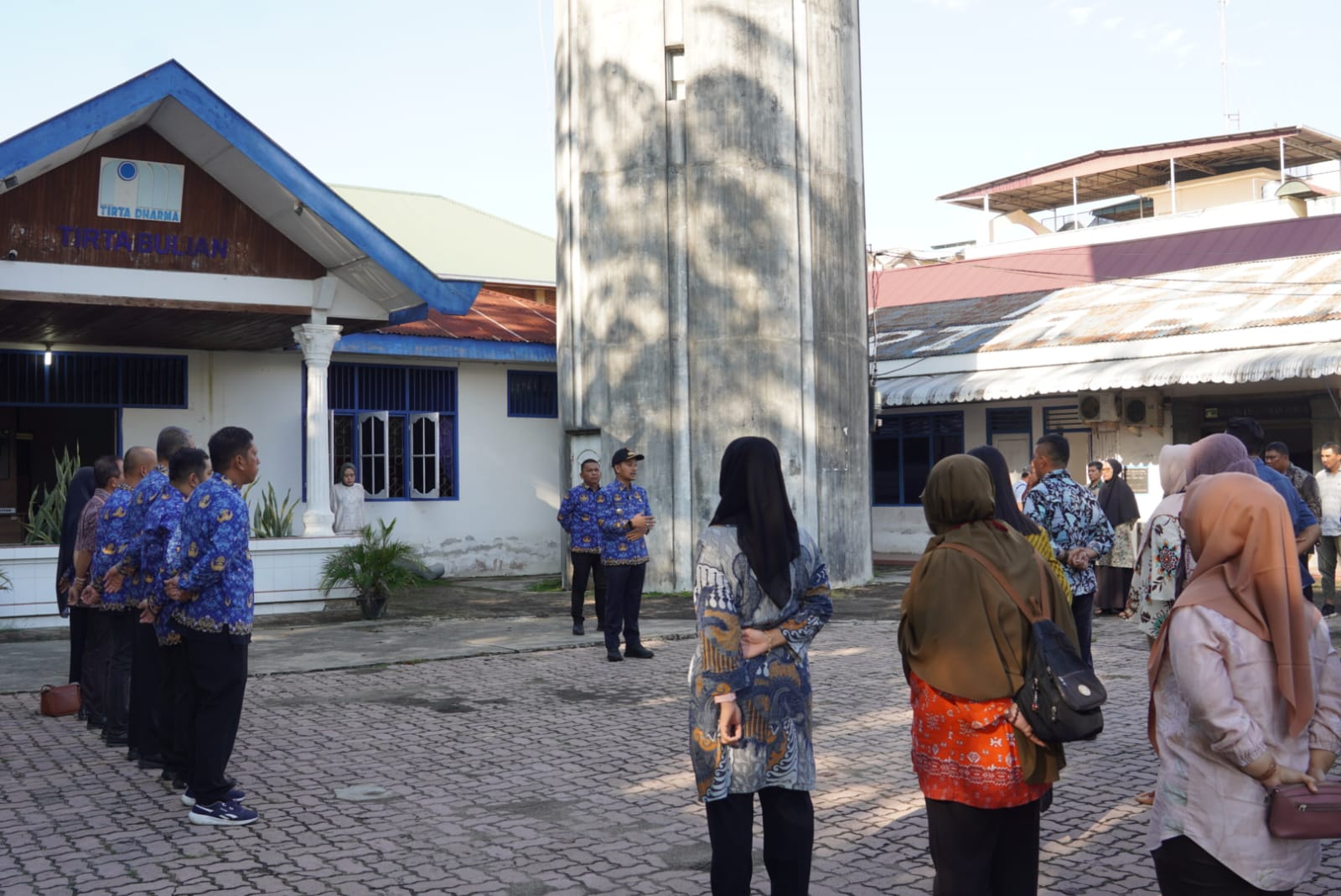 SIDAK: Wali Kota Tebingtinggi Iman Irdian Saragih pemimpin apel di Perumda Tirta Bulian Kota Tebingtinggi sekaligus sidak ke WTP 1 dan 2 milik.Perumda Tirta Bulian. istimewa/sumut pos