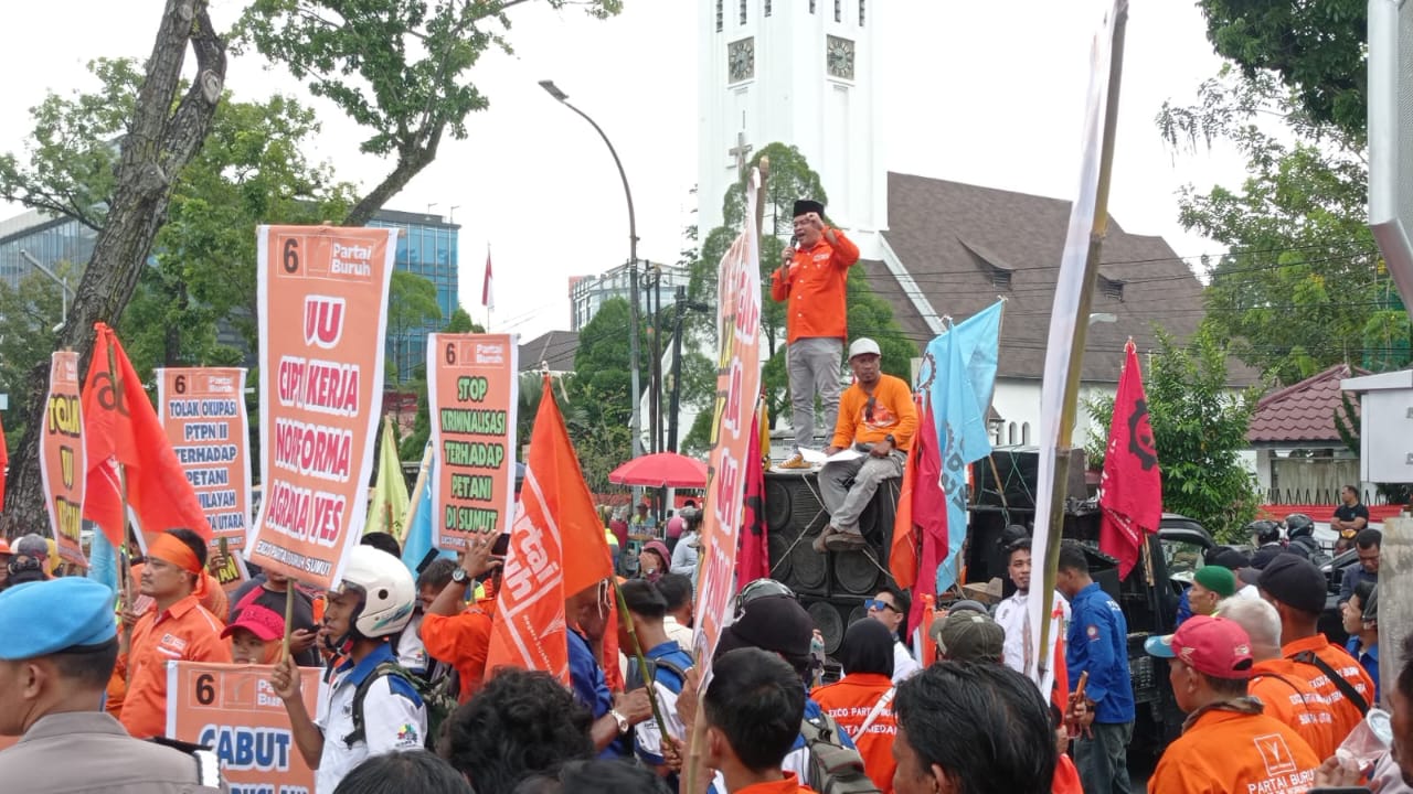 AKSI DAMAI: Buruh Sumut saat mematangkan aksi Mayday, di Kantor FSPMI Sumut. Sumut Pos/Dokumen Pribadi