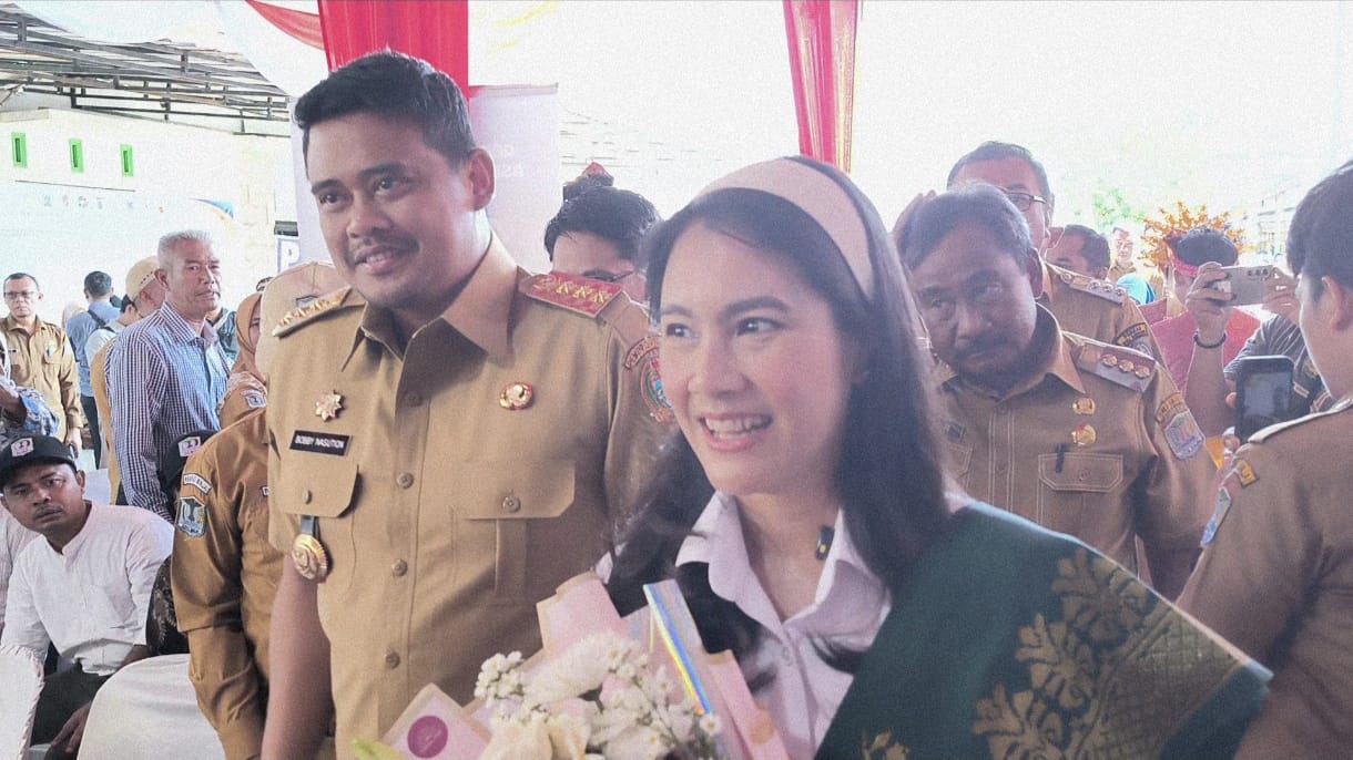 Gubernur Sumut, Bobby Nasution (kiri) saat mendampingi Wamen Dukbangga, Ratu Ayu dalam kunker di Binjai.(DAMPINGI: Teddy Akbari/Sumut Pos)