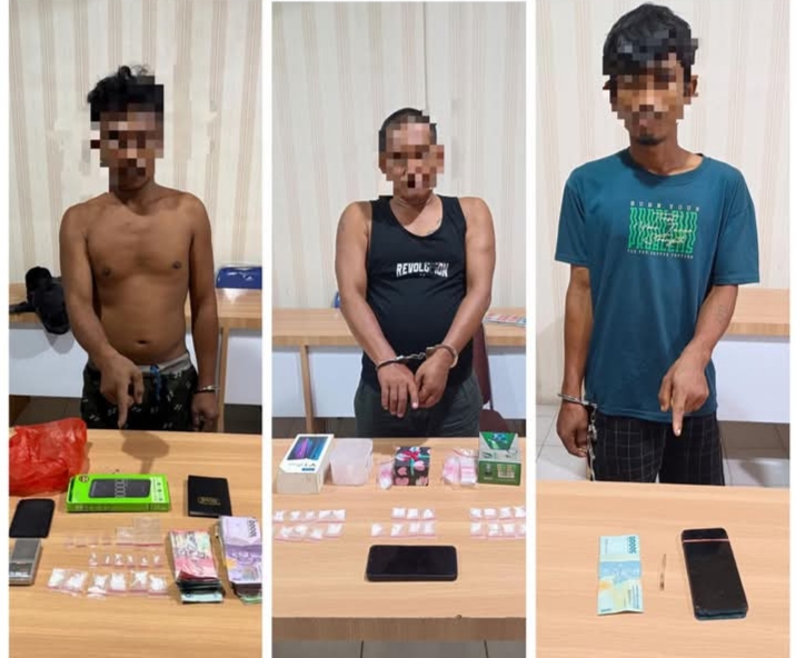 DIAMANKAN: Tiiga pengedar sabu saat diamankan Polres Labuhanbatu. INDRA/SUMUT POS