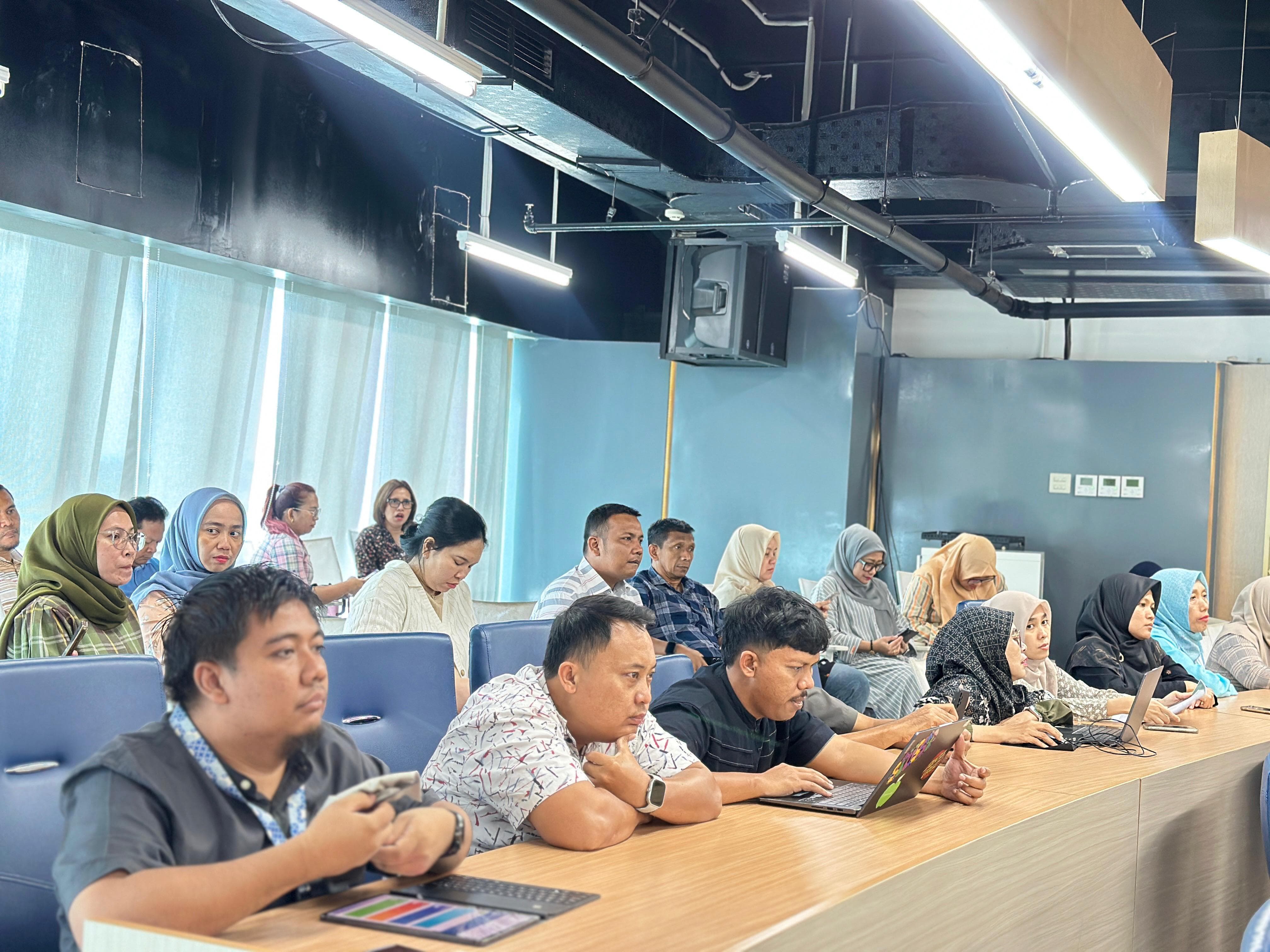 PELAYANAN KESEHATAN: Pelindo Regional 1 menggelar kegiatan refreshment pelayanan kesehatan yang berlangsung di Kantor Pelindo Regional 1 Medan, Kamis (24/4/2025).