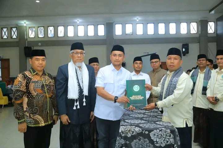 HADIR: Bupati dan Wakil Bupati Labura menghadiri pelantikkan pengurus MUI Labura, Rabu (23/4/2025).