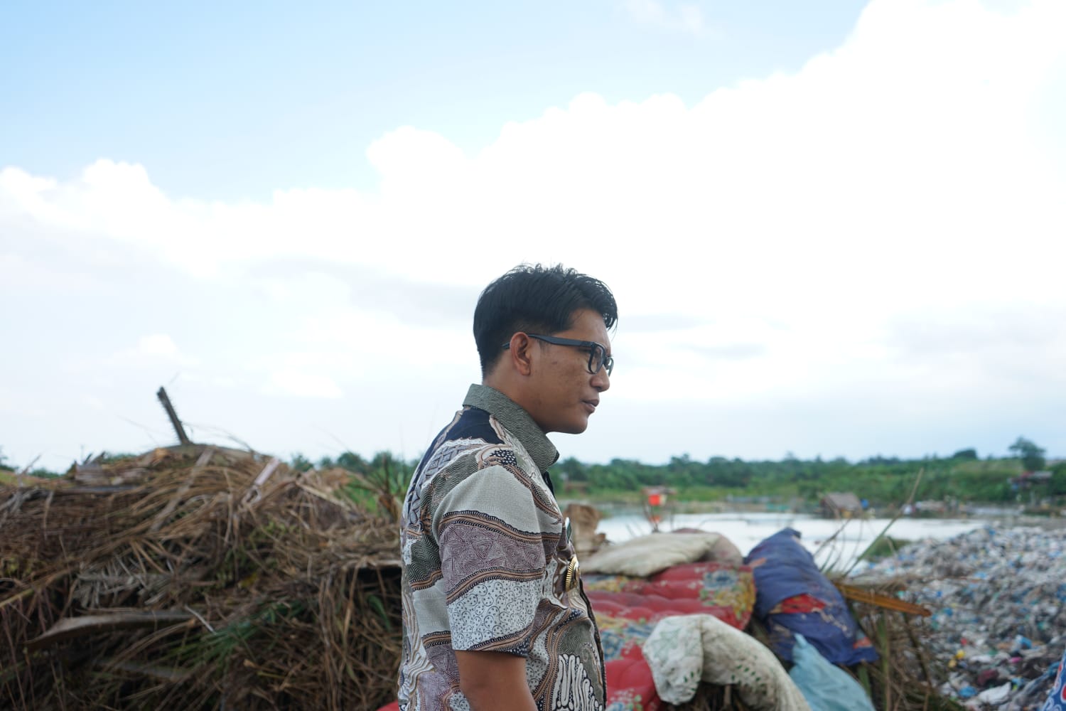 TPA: Wakil Wali Kota Binjai, Hasanul Jihadi saat melihat tumpukan sampah di areal TPA yang rencana akan dilakukan perluasan.Istimewa/Sumut Pos