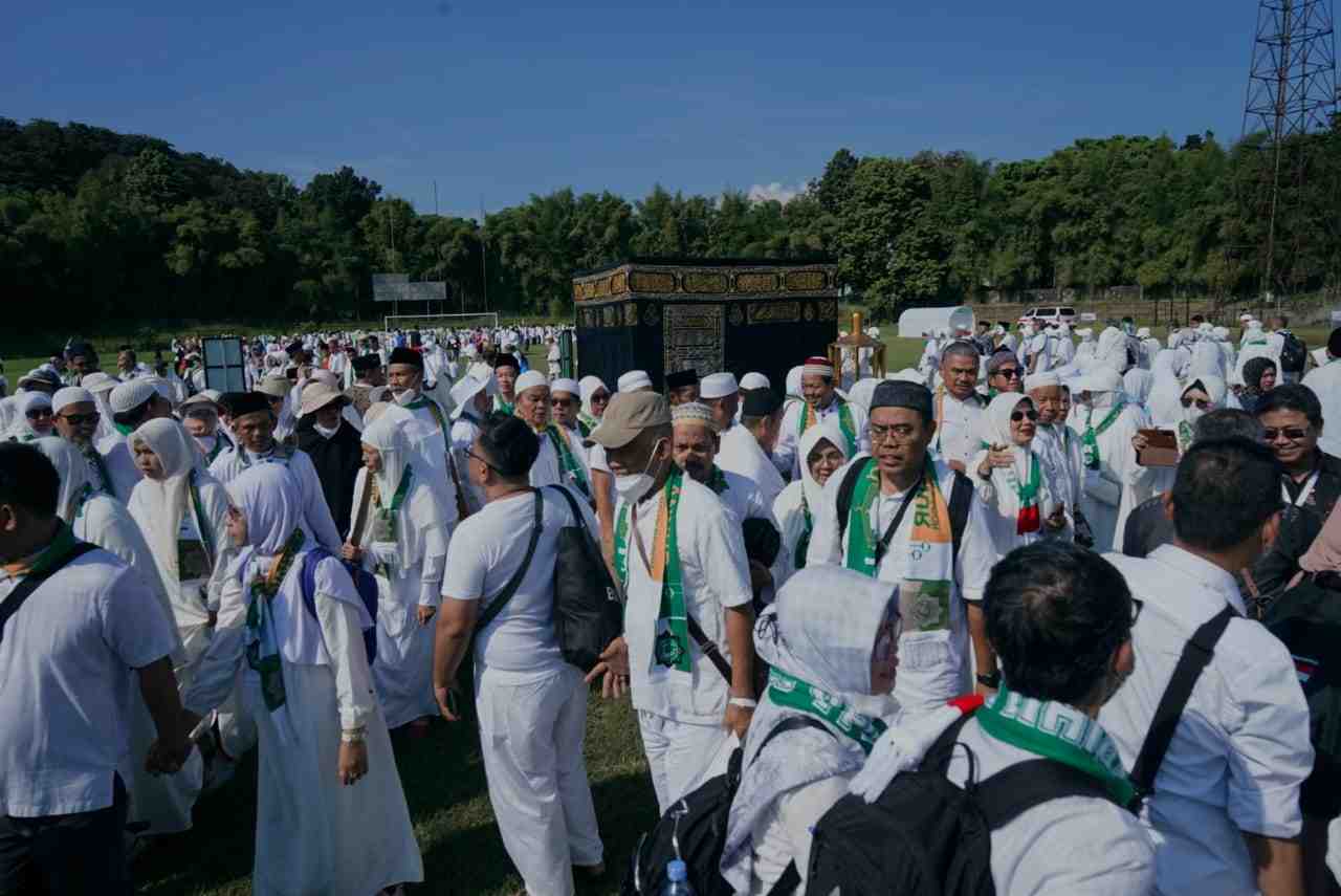 MANASIK HAJI: Ratusan CJH Kota Bogor mengikuti manasik haji. FOTO: sofyansyah:  Foto: Sofyansha/Radar Bogor