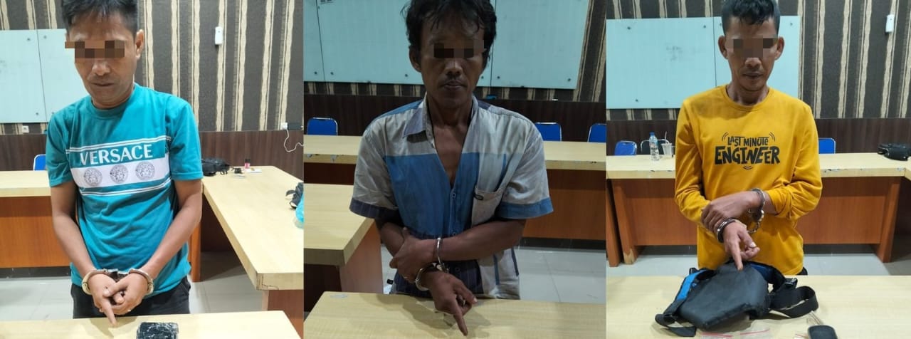 DIAMANKAN: Ketiga tersangka pengedar sabu saat diamankan di Polres Labuhanbatu. (ist)