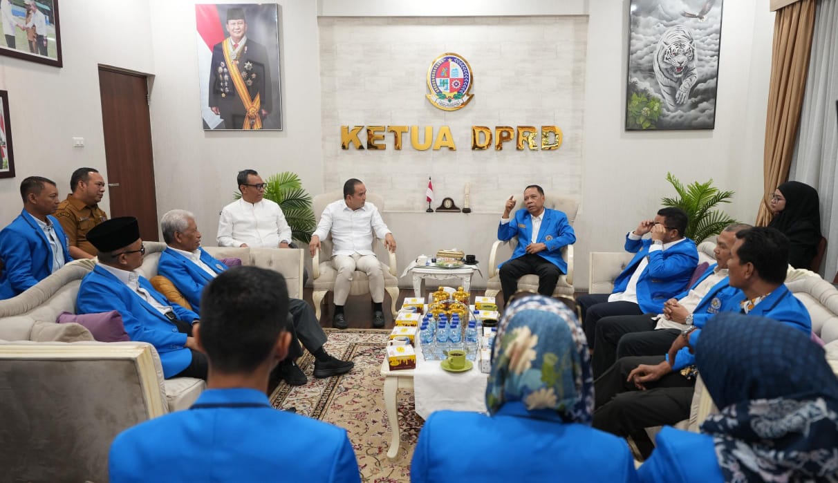 DELISERDANG: Prof Dr Agussani MAP (kanan) bertemu Zakky Shahri SH di DPRD Deliserdang.(ISTIMEWA/SUMUT POS)