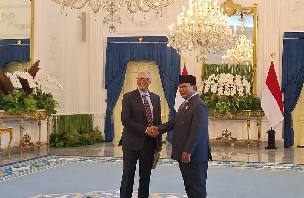 SAMBUT: Presiden Prabowo saat menyambut kedatangan Bill Gates di istana merdeka, Rabu (7/5/2025).