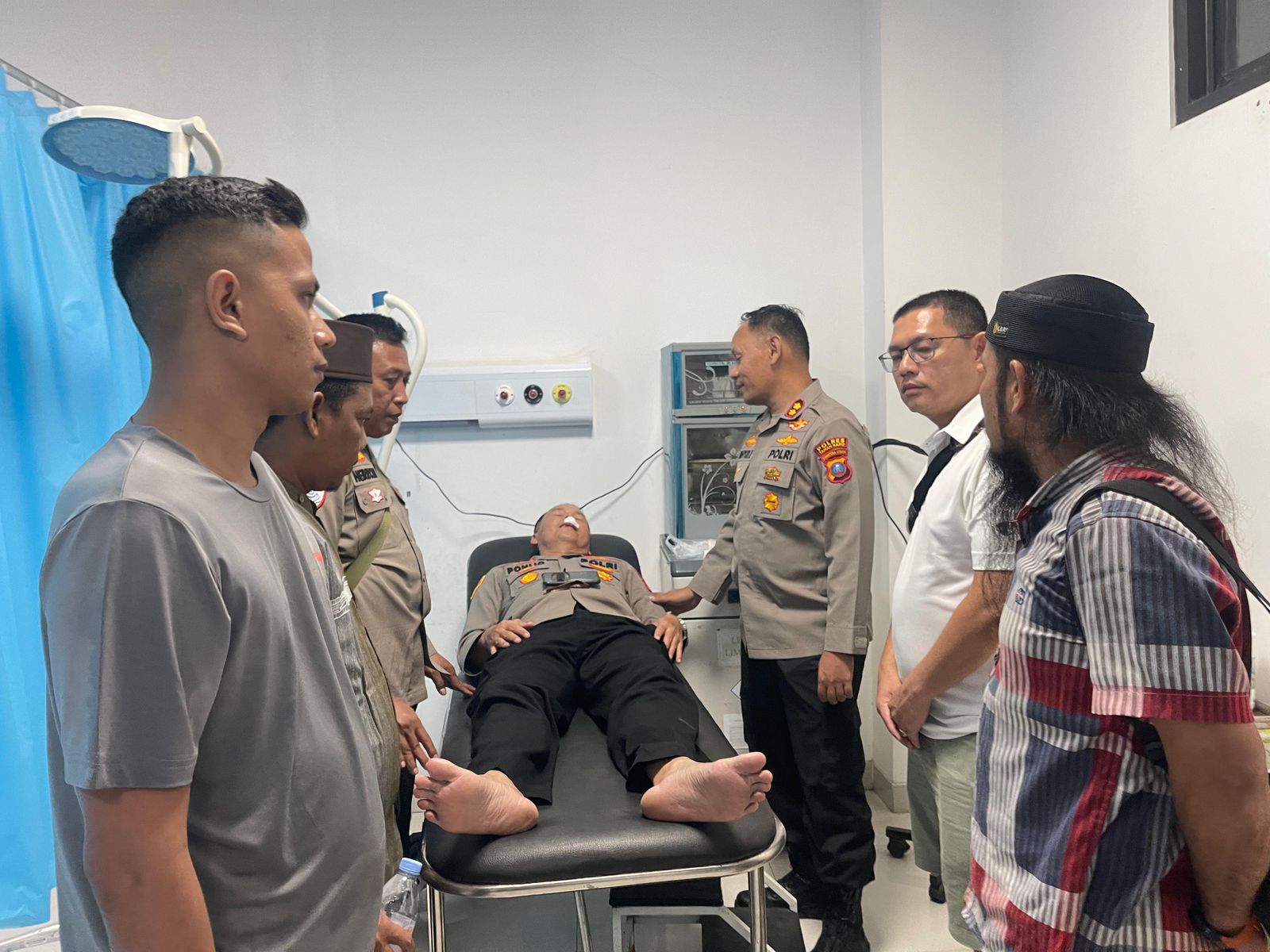 DIRAWAT: Kapolsek Belawan, AKP Ponijo saat menjalani perawatan di Rumah Sakit Angkatan Laut Belawan.