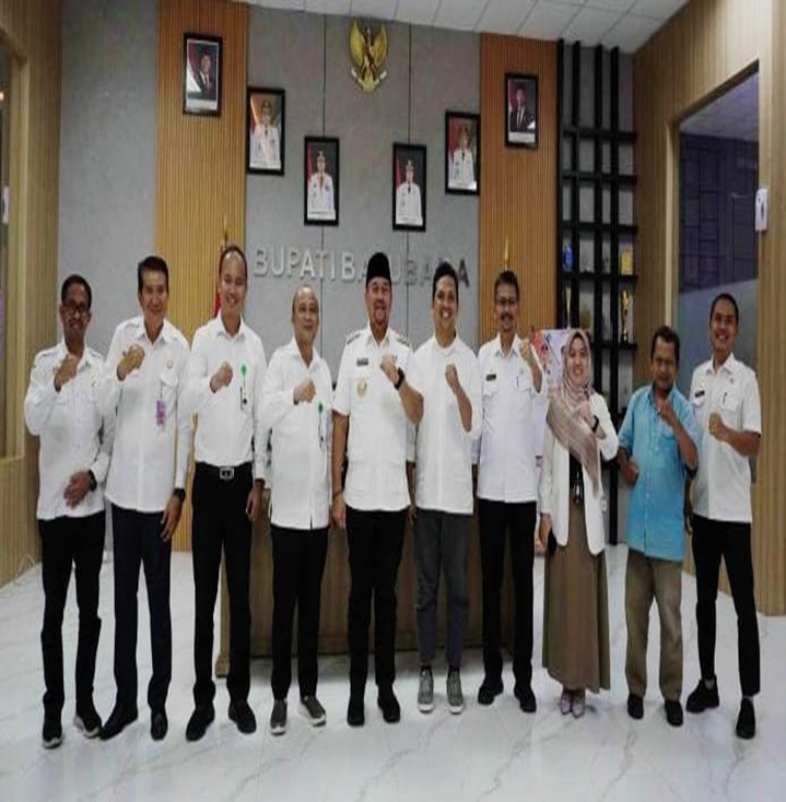 BATUBARA: Pimpinan UMN Al-Washliyah bersama bupati Batubara, Kamis (8/5). (ISTIMEWA/SUMUT POS)
