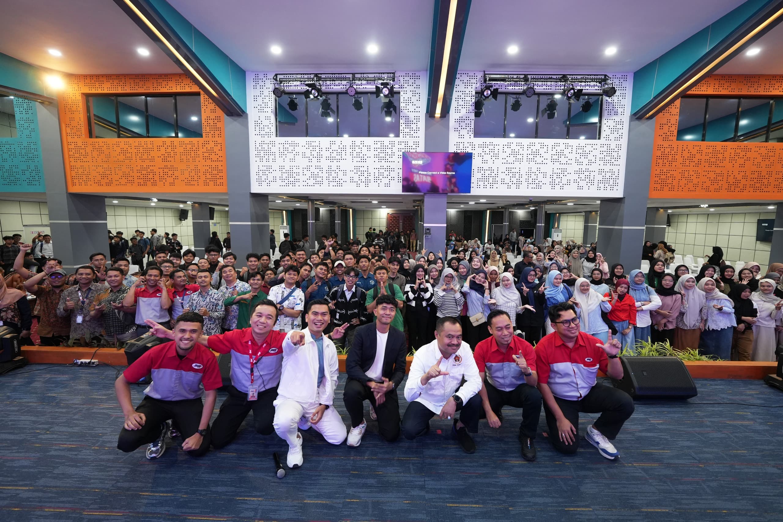 JNE Competition 2025 kembali menggelar Creative Workshop bertajuk Inspirasi Tanpa Batas Vol. 1 di UMSU Medan. FOTO: ISTIMEWA/SUMUT POS