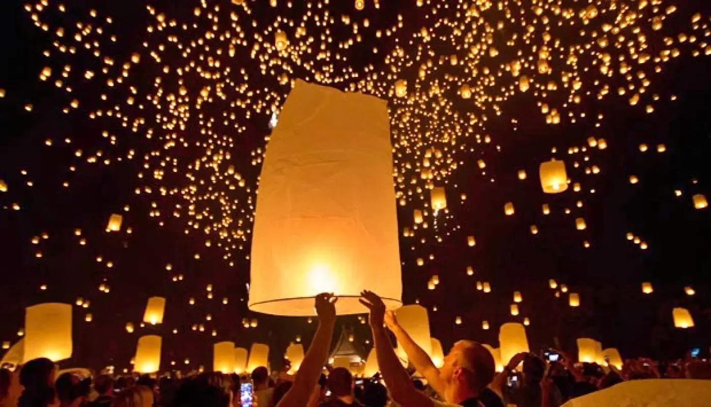 LAMPION: Pelepasan Lampion di Candi Borobudur menjadi wisata saat Waisak. (Dok: borobudurnews).