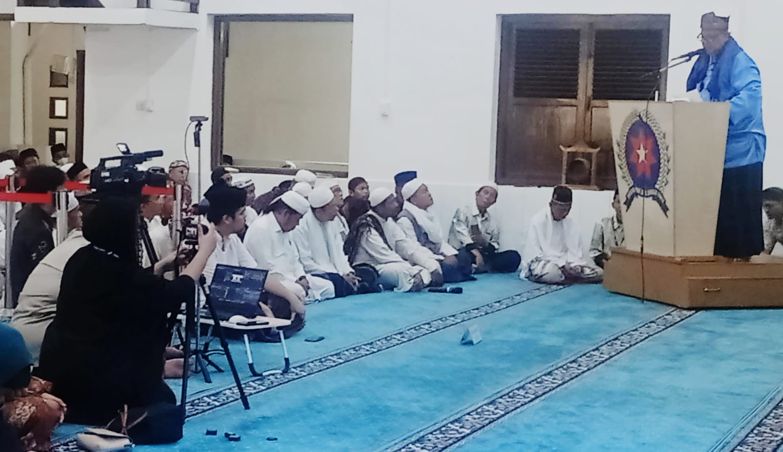 HAUL: H Abdul Razak Nasution SH Int MSc bersama jamaah mendengar tausyiah yang disampaikan YM Buya Drs H SS Ahmad Farqi SH. (DEDDI MULIA PURBA/SUMUT POS)