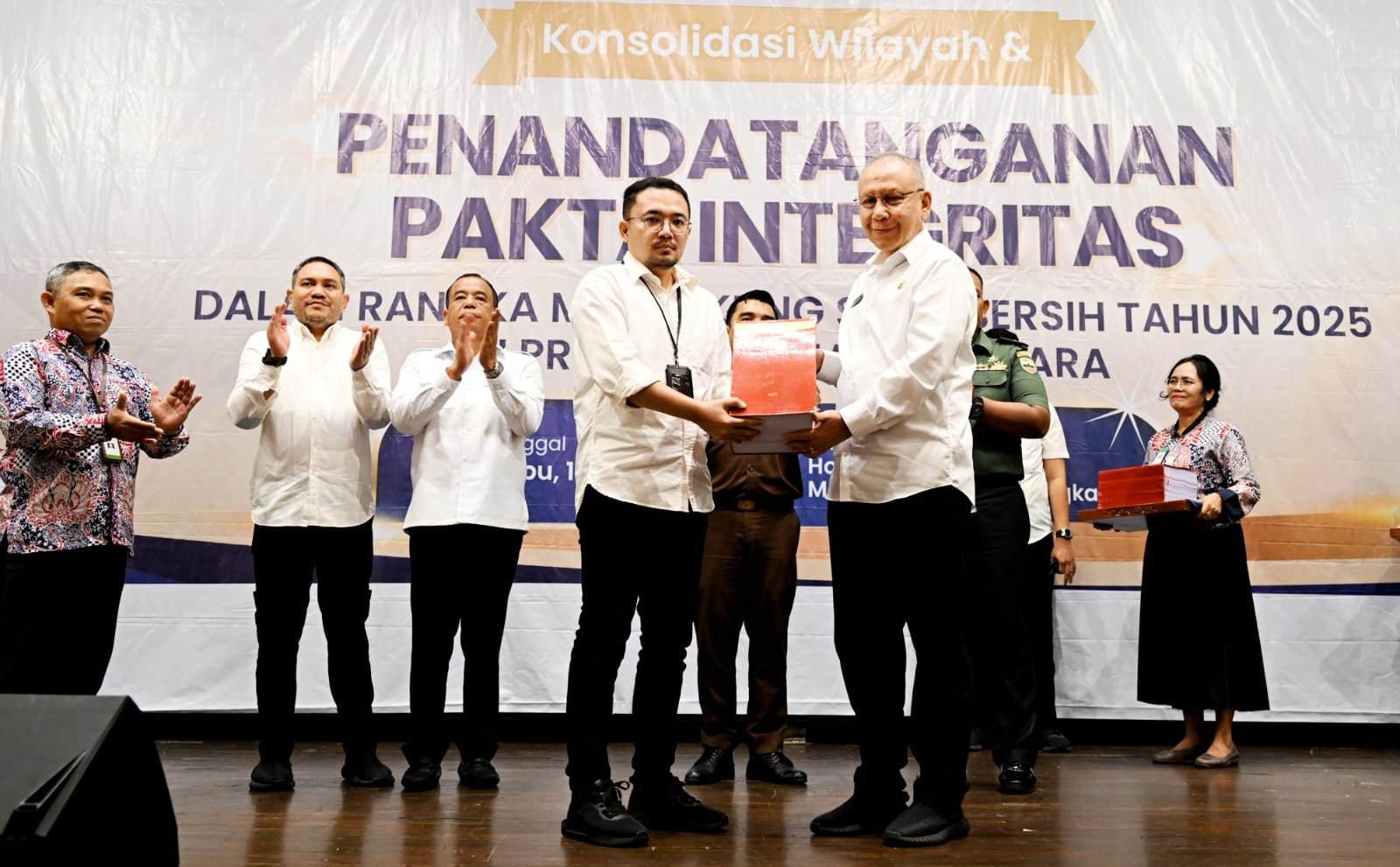 KONSOLIDASI: Pj Sekda Provinsi Sumut, Effendy Pohan menghadiri Konsolidasi Wilayah dan Penandatanganan Pakta Integritas  mendukung Sistem Penerimaan Murid Baru (SPMB) 2025. IST/SUMUT POSS
