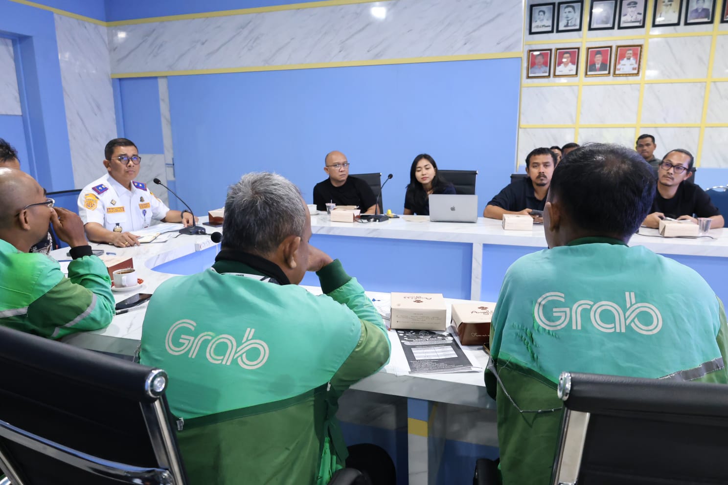 FASILITASI: Dishub Sumut fasilitasi Grab dan Mitranya untuk membahas tarif dan potongan.(Istimewa/Sumut Pos)