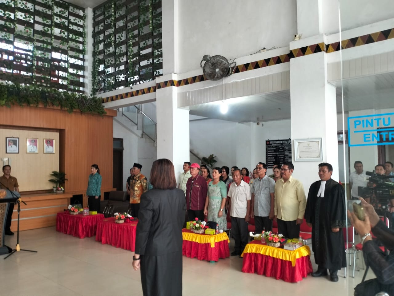 DILANTIK: Ernawati Gulo, SPd, M.M dilantik sebagai Sekda Nias Barat. FOTO: OLOHETA/SUMUT POS