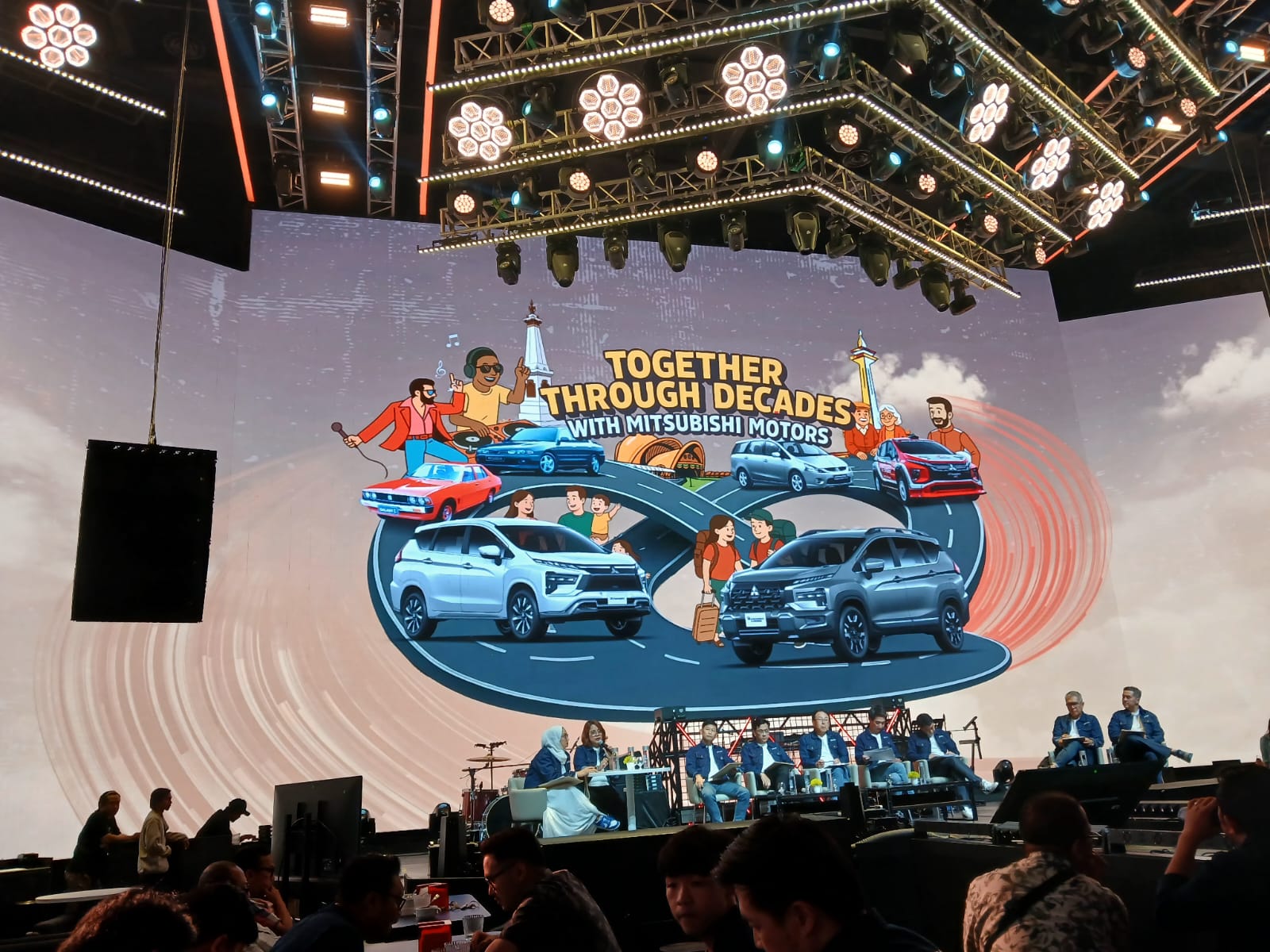 PERINGATI: PT Mitsubishi Motors Krama Yudha Sales Indonesia (MMKSI) memperingati 55 tahun Mitsubishi Motors berkarya di Indonesia, di HW superhouse Jakarta, Jumat (16/5/2025). foto: ISTIMEWA/SUMUT POS