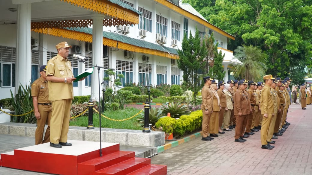 APEL: Bupati Langkat, Syah Afandin saat menjadi pembina apel. DOK/Kominfo Langkat