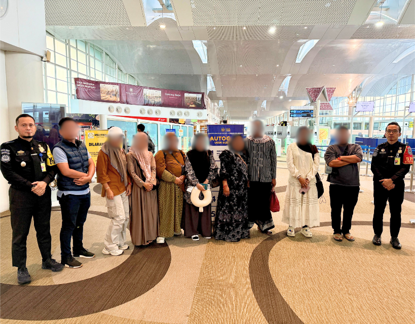 HAJI: 9 WNI yang gagal berangkat haji karena menggunakan visa kerja. (Dok: Imigrasi Medan)