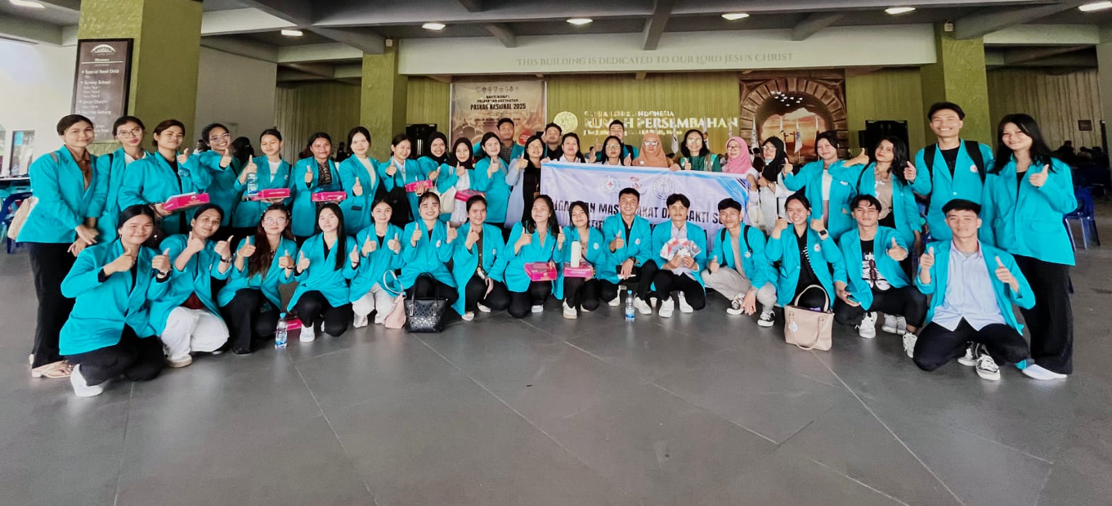 KESEHATAN BERKELANJUTAN: Edukasi gizi seimbang untuk kesehatan berkelanjutan Institut Kesehatan Helvetia di Pelataran GBI Rumah Persembahan, Medan. (ISTIMEWA/SUMUT POS)