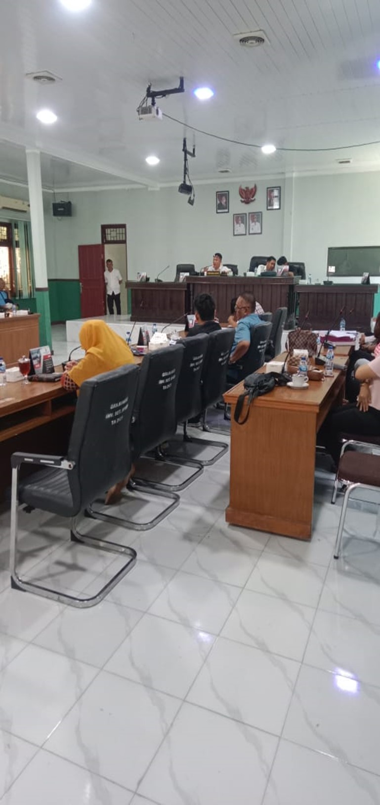 RDP:  Masyarakat saat mengadu kepada anggota DPRD Pematangsiantar