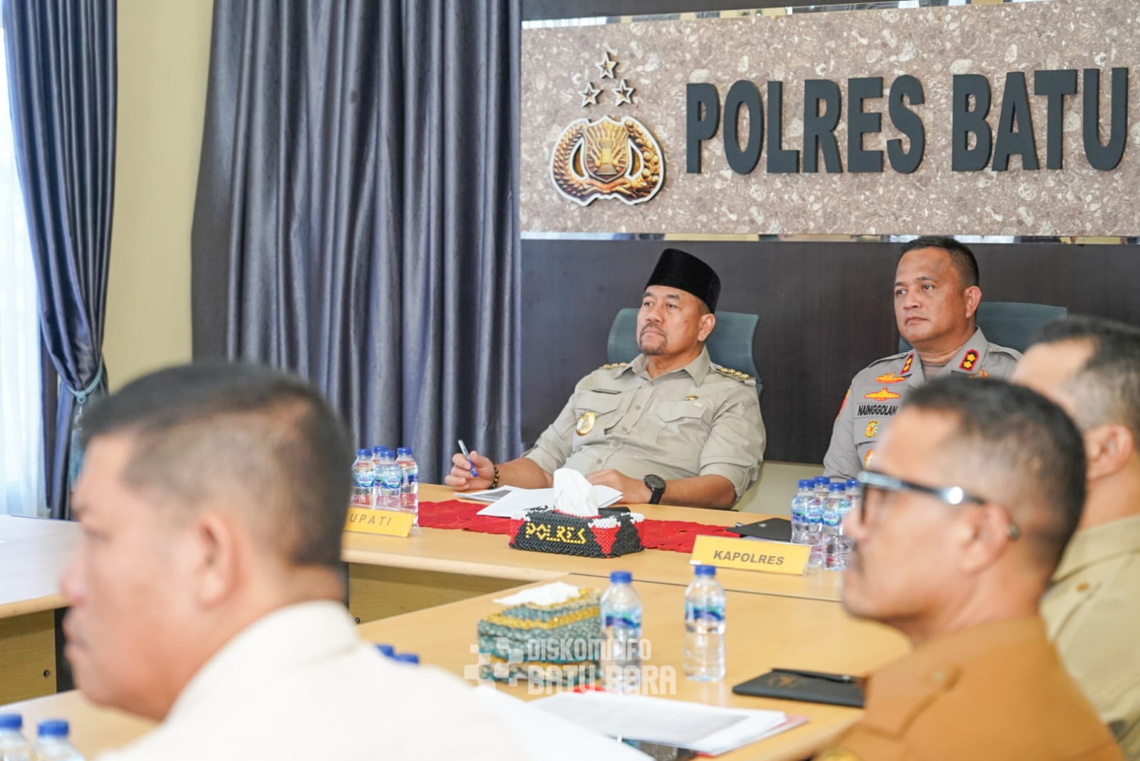 WEBINAR: Bupati Batubara   H. Baharuddin Siagian, SH, M.Si bersama Kapolres Batubara AKBP Dolly AH Nainggolan Ikuti Webinar Diseminasi Kebijakan Pemberantasan Narkoba. foto: DISKOMINFO BATUBARA