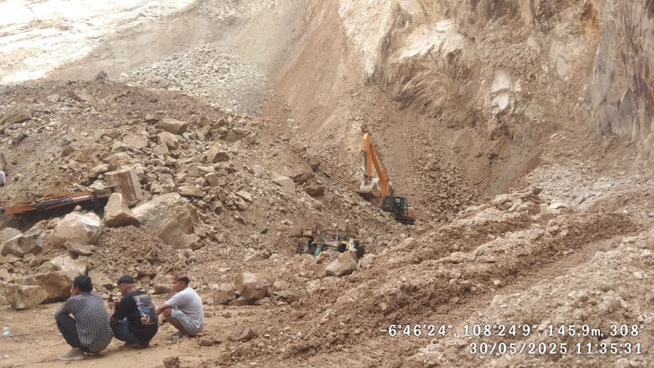 LONGSOR: Galian C di Gunung Kuda Cirebon tutup permanen pasca longsor yang menelan korban.