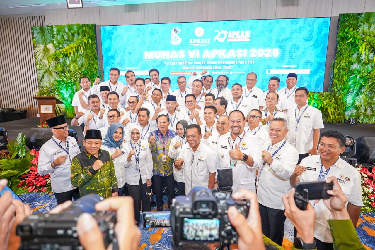 IKUTI: Bupati Batubara  H. Baharuddin Siagian, saat mengikuti Penyusunan Pengurusan Apkasi periode 2025-2030, Minahasa Utara, Jumat (30/05/2025). (Dok: istimewa)