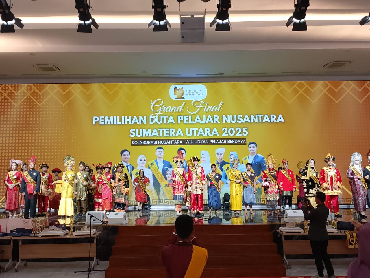 DUTA PELAJAR SUMUT: Sebanyak 39 finalis yang berasal dari  pelajar di Kab/Kota di Sumatera Utara bertarung dalam ajang Duta Pelajar Nusantara Sumut 2025. ISTIMEWA/SUMUT POS