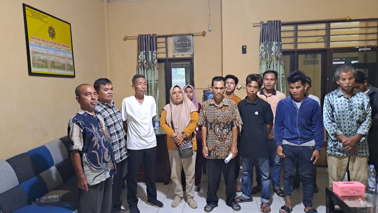 MEDIASI: Sat Intelkam Polres Labuhanbatu memfasilitasi mediasi antara pihak keluarga ber perkara. (FAJAR/SUMUT POS)