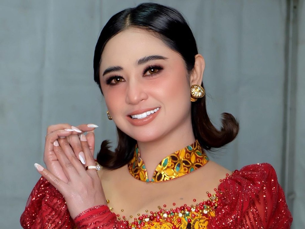 Dewi Perssik. foto: Tagar.id