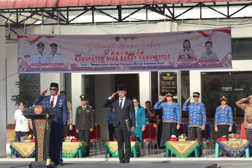 PERINGATI: Wabup Nias sebagai inspektur upacara dalam peringatan hari lahir pancasila. FOTO: OLOHETA/SUMUT POS