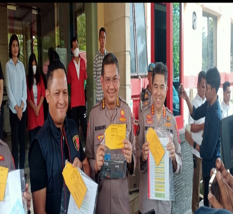 PAPARKAN: Polda Sumut saat memaparkan kasus penipuan rekrutmen Casis Bintara Polri. Sumut Pos/Dokumen Pribadi