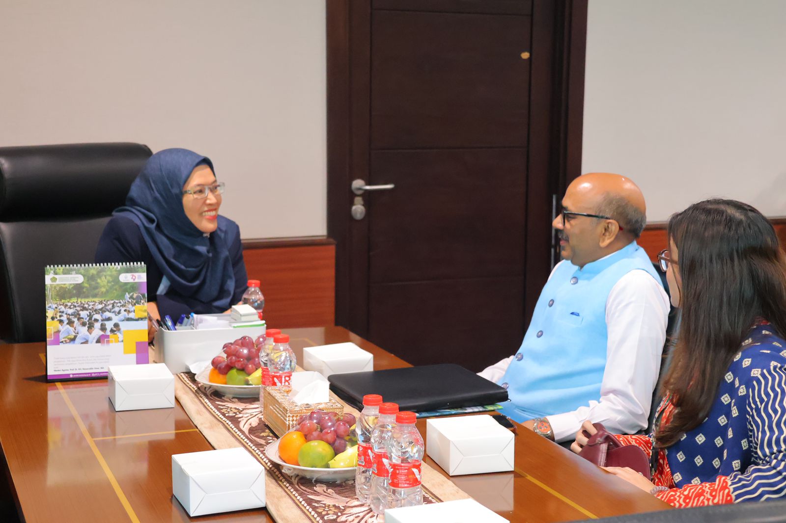 PERTEMUAN: Konsul Jenderal India di Medan, Ravi Shanker Goel bertemu dengan Rektor UIN SU, Prof. Dr. Nurhayati, M.Ag.